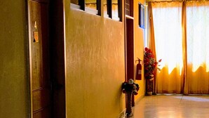 Interior - Renajoe Exclusive Guesthouse Tema Community 9 (Tema)
