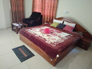 10 bedrooms, iron/ironing board, Internet