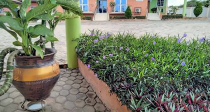 Renajoe Exclusive Guesthouse Tema Community 9