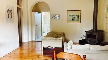 Smart TV, fireplace, books, offices