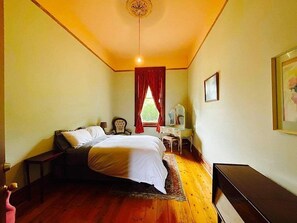 3 slaapkamers, een bureau, een strijkplank/strijkijzer, gratis wifi