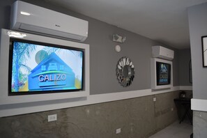 Premium bedding, Tempur-Pedic beds, laptop workspace, free WiFi - CALIZO VIP GUEST HOUSE  (Fajardo)