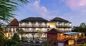 المنشأة من الخارج