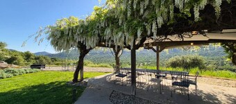 13-Acres Fairytale Sunset Villa with Hot Tub, Firepit, BBQ, EV Charger