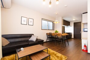 Comfort House | Living area - TY HOUSE IKUNO (Osaka)