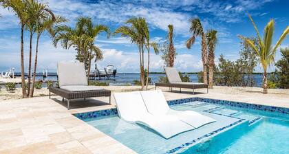 Castaway On The Keys: Experience Spectacular Open Water Living on Bogie Channel, Pool & Dockage!