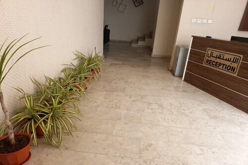 Super Oyo 147 Babylon Furnished Apartment