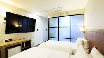Deluxe Twin Room | In-room safe, desk, blackout drapes, free WiFi