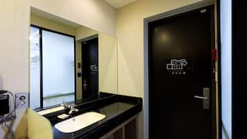 Coffres-forts dans les chambres, bureau, rideaux occultants