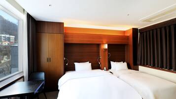 Una cassaforte in camera, una scrivania, tende oscuranti, Wi-Fi gratuito