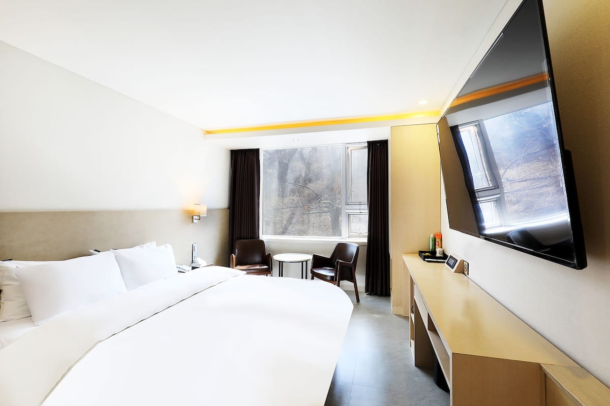 Deluxe-Doppelzimmer | Zimmersafe, Schreibtisch, Verdunkelungsvorhänge, kostenloses WLAN