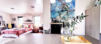 Romantic getaway cottage with beautiful sunset views near mulitple hiking trails