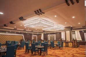 Restaurant - Tiaraa Hotels & Resorts (Ramnagar)