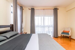 3 bedrooms, in-room safe, desk, iron/ironing board - Luxury Condo in Kilimani (Kilimani, Nairobi)
