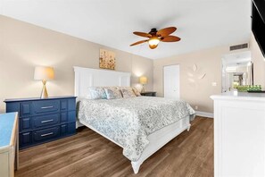 2 bedrooms, desk, iron/ironing board, free WiFi - Walk to Beach | Water View | Heated Pool plus Heated Baby Pool | Clay Tennis Courts (Siesta Key)
