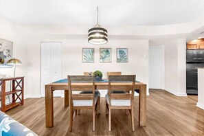 Dining - Walk to Beach | Water View | Heated Pool plus Heated Baby Pool | Clay Tennis Courts (Siesta Key)