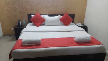 Deluxe Room | Ruang tamu | 32 inci televisyen LED dengan digital, TV