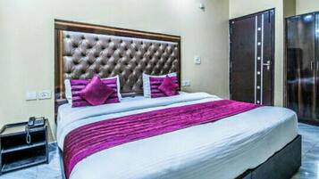 Deluxe Room | Desk, WiFi (free)