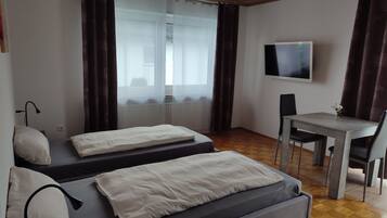 3 bedrooms, iron/ironing board, free WiFi, bed sheets