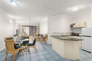 Interior - Dual Key 2 Bedroom Alassio Apartment with private terrace and pool view (Palm Cove)