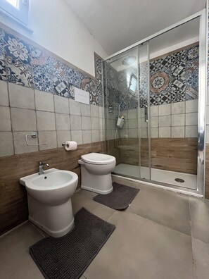 Basic Room | Bathroom | Free toiletries, hair dryer - Il Casello Country House  (Sciacca)