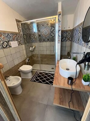 Basic Room | Bathroom | Free toiletries, hair dryer - Il Casello Country House  (Sciacca)