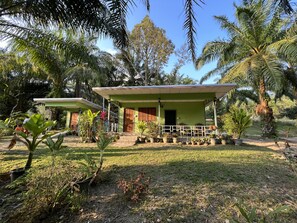 Property grounds - Baan Tarn Naam (Thai Mueang)