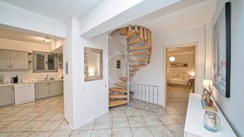 4 bedrooms, iron/ironing board, free WiFi, bed sheets