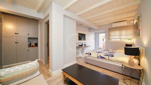 7 bedrooms, iron/ironing board, free WiFi