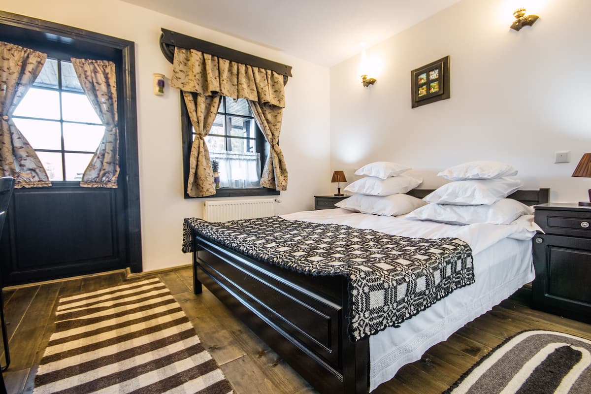 Traditional Room | Desk, laptop workspace, soundproofing, iron/ironing board