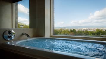 Separate bathtub and shower, free toiletries, hair dryer, bathrobes