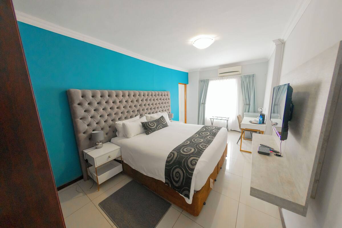 Executive Double Room | In-room safe, desk, iron/ironing board (on request), WiFi (free)