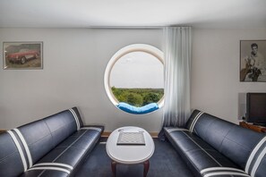 Televisie, videospelletjes, tafelvoetbal en een tafeltennistafel