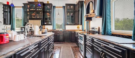 Microwave, oven, dishwasher, coffee/tea maker