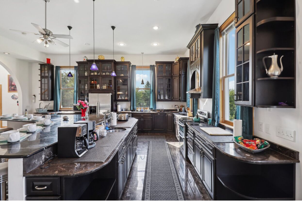 Microwave, oven, dishwasher, coffee/tea maker