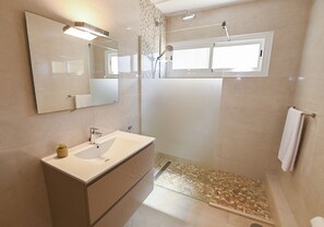 Bathtub, hair dryer, towels - A84 CALPE TOWER 3-10 (Calpe)