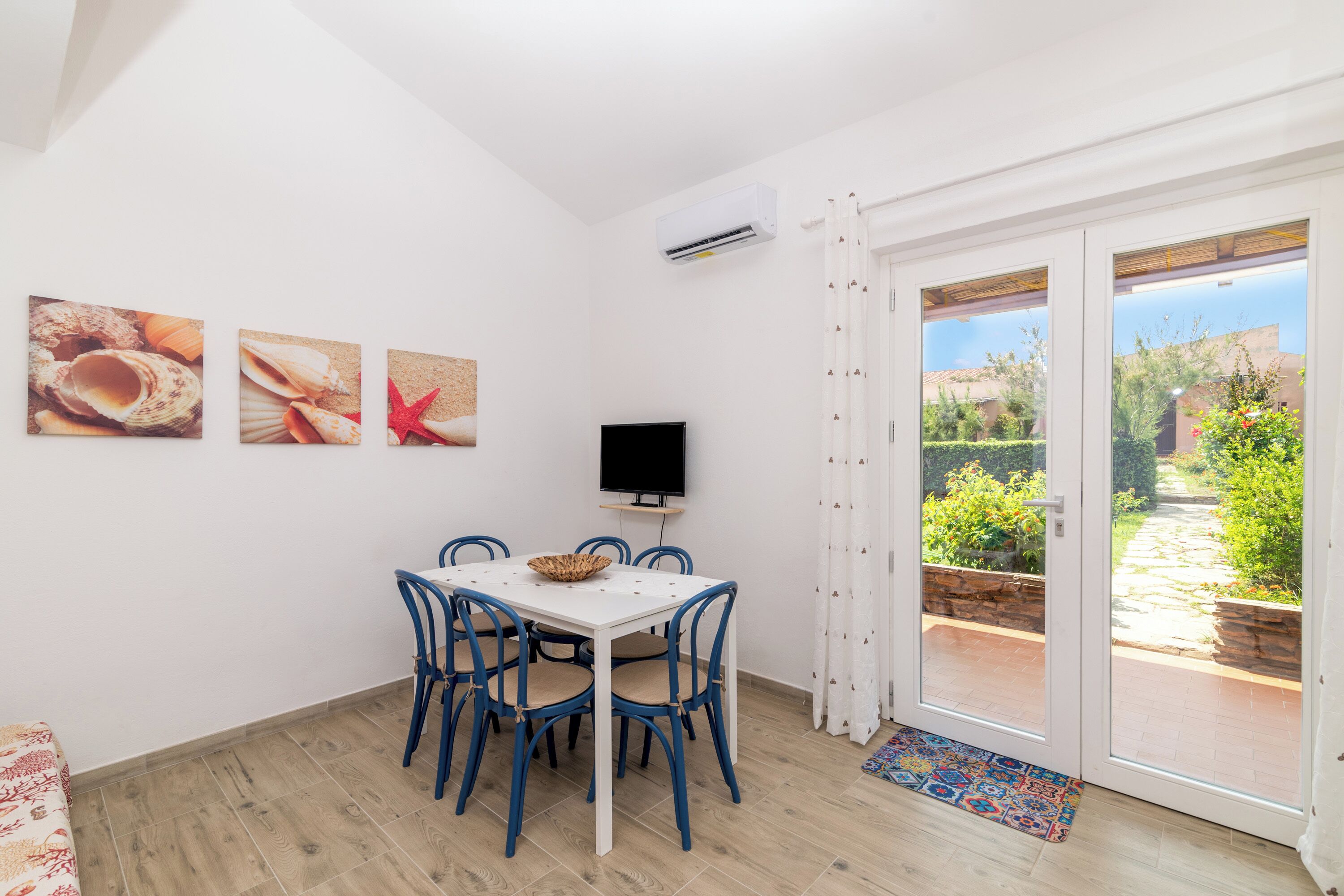Family Apartment, Multiple Bedrooms (Dimora Oleandro 50m From Beach) | Dining