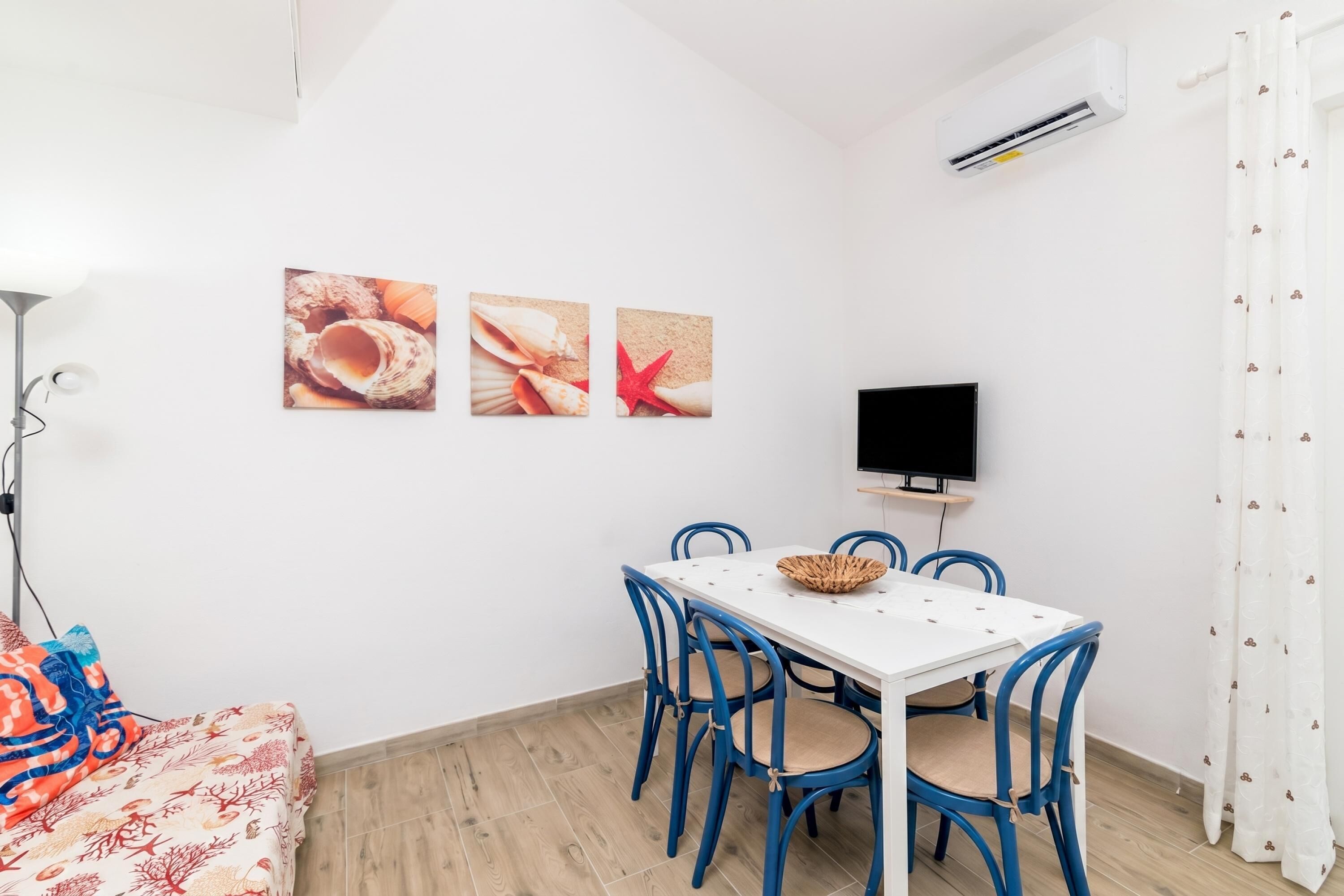 Family Apartment, Multiple Bedrooms (Dimora Oleandro 50m From Beach) | Dining