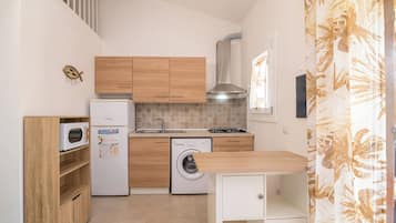 Fridge, microwave, stovetop, cookware/dishes/utensils