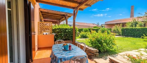 Family Apartment, Multiple Bedrooms (Dimora Oleandro 50m From Beach) | Outdoor dining
