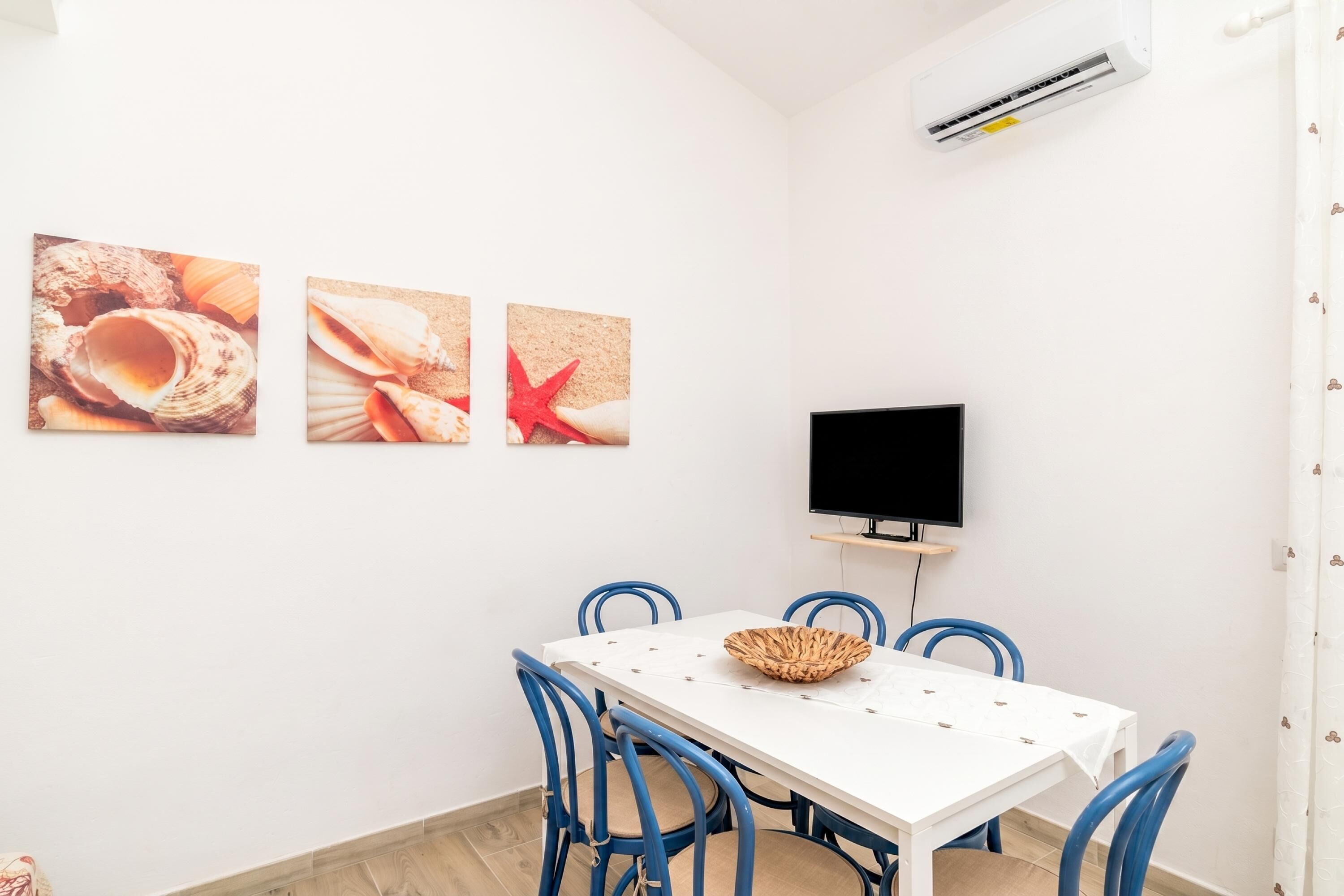 Family Apartment, Multiple Bedrooms (Dimora Oleandro 50m From Beach) | Dining