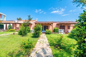 Family Apartment, Multiple Bedrooms (Dimora Oleandro 50m From Beach) | Exterior