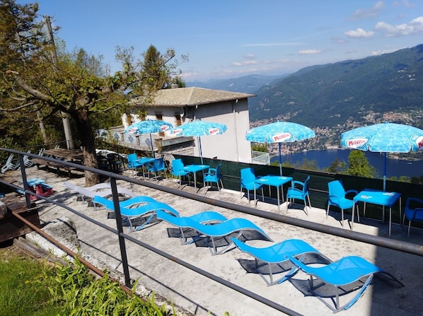 Kahden hengen perushuone (yksi tai kaksi sänkyä), 1 parisänky tai 2 yhden hengen sänkyä | Terassi/patio