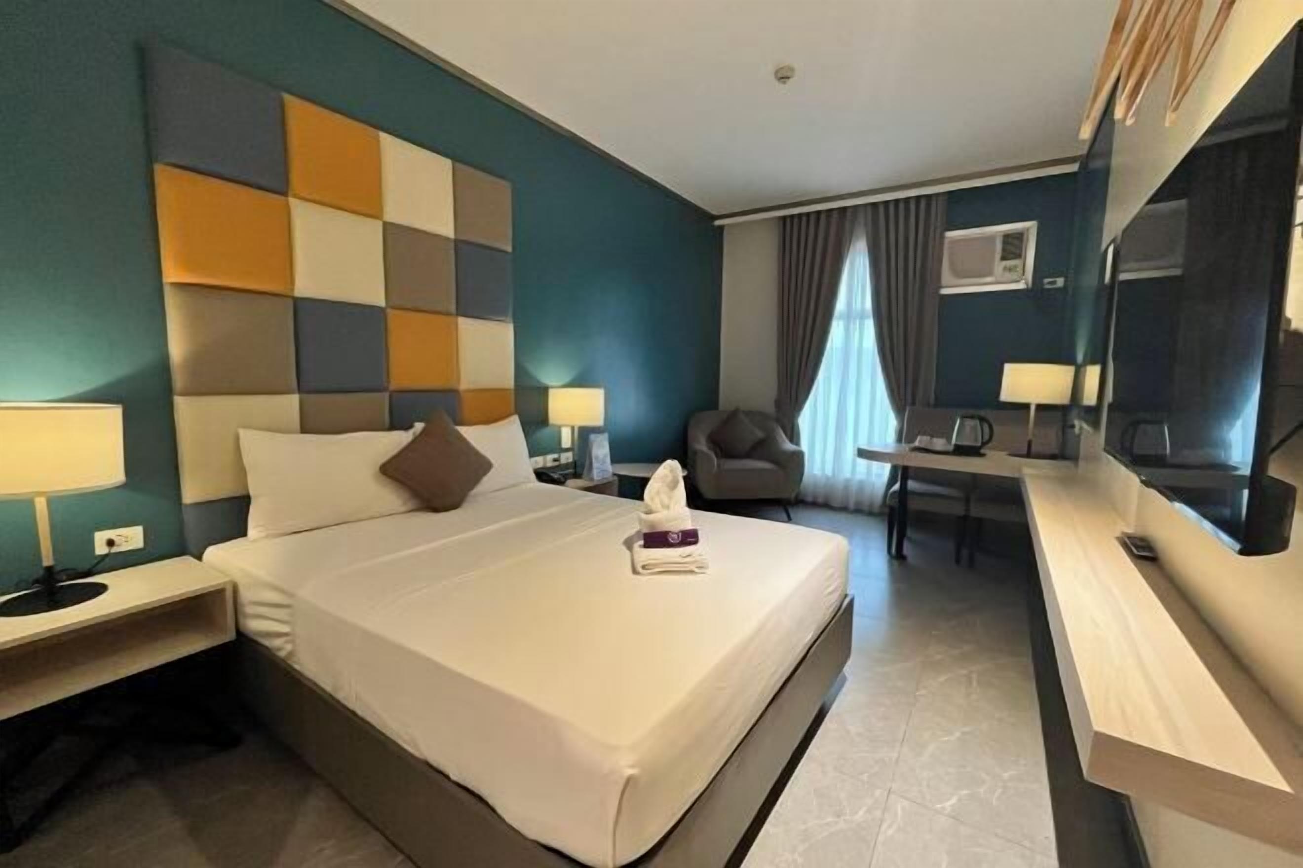 Premium bedding, iron/ironing board, free WiFi, bed sheets
