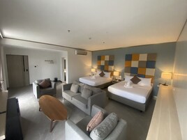 Premier Twin Room | Premium bedding, iron/ironing board, free WiFi, bed sheets