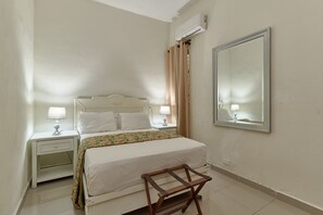 1 bedroom, free WiFi, bed sheets - Sunset Terrace Suite: Stylish 1BD/1BA Oasis with Views of the Zona Colonial (Santo Domingo)