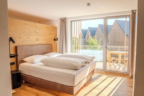 ห้องดีลักซ์สตูดิโอสวีท, ปลอดบุหรี่, ระเบียง | เครื่องนอนป้องกันสารก่อภูมิแพ้, ผ้านวมขนเป็ด, เตียง Select Comfort