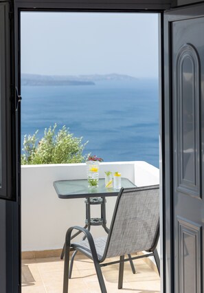 Panoramic Apartment, 2 Bedrooms, Sea View | Pillow-top beds, in-room safe, desk, laptop workspace - Sensia (Santorini)
