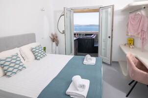 Colchones con pillow-top y caja de seguridad en la habitación 