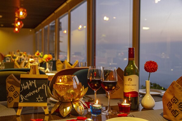 Bar (on property) - Amritara Surya – A Luxury Spa Retreat (Dharamshala)